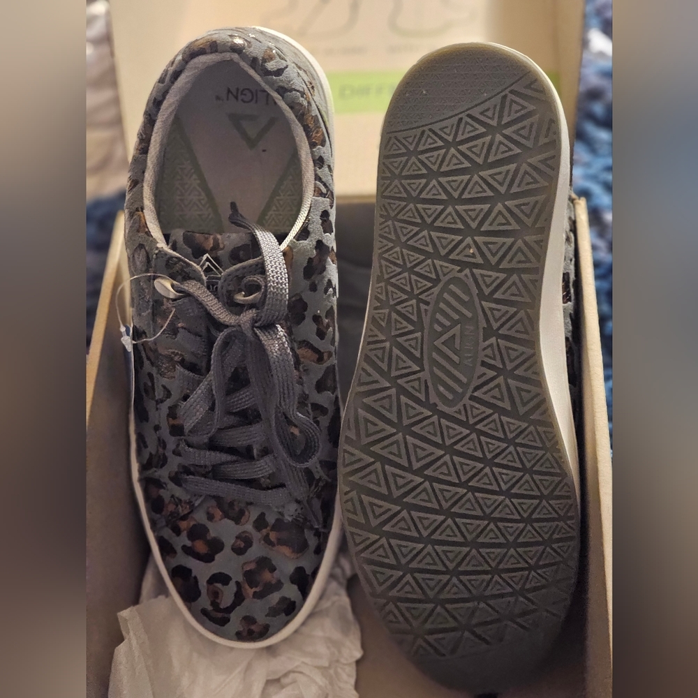 Align Sneakers